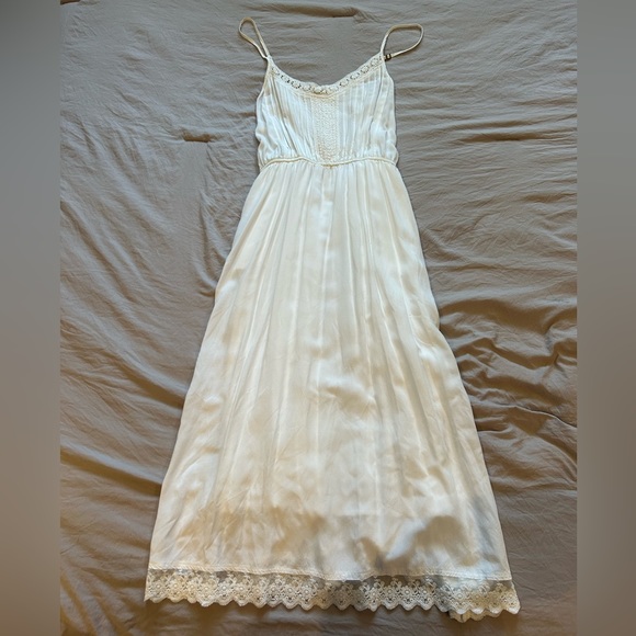 White Garage Dress with Lace Detailing - Picture 1 of 3